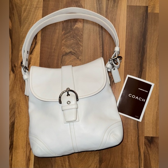 Coach Handbags - VINTAGE SOHO LEATHER COACH CROSSBODY SHOULDER PURSE. WHITE.